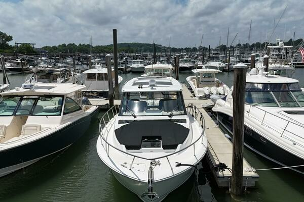 2021 Boston Whaler 40