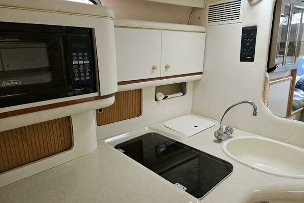 Photo of the 1999 Sea Ray 