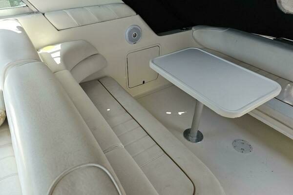 Photo of the 1999 Sea Ray 