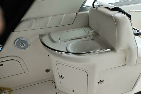 Photo of the 1999 Sea Ray 