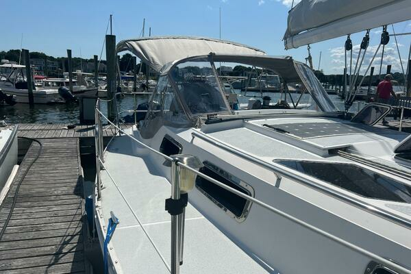 Photo of the 1993 Freedom 35 "Miss Dee"