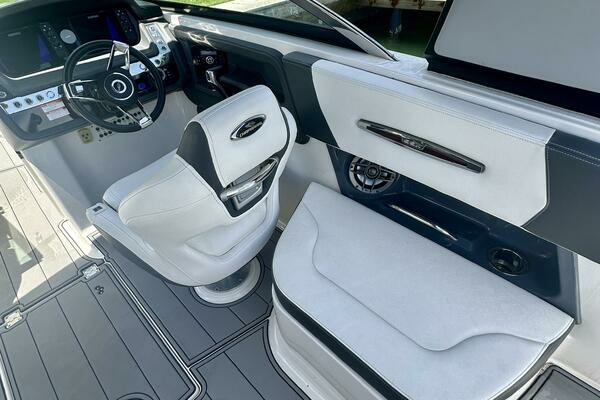 Photo of the 2022 Chaparral 267 SSX OB