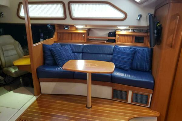 Photo of the 2005 Island Packet 485 "EOS"