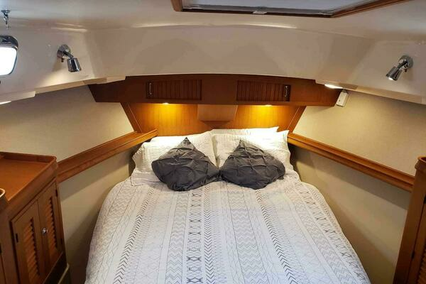 Photo of the 2005 Island Packet 485 "EOS"