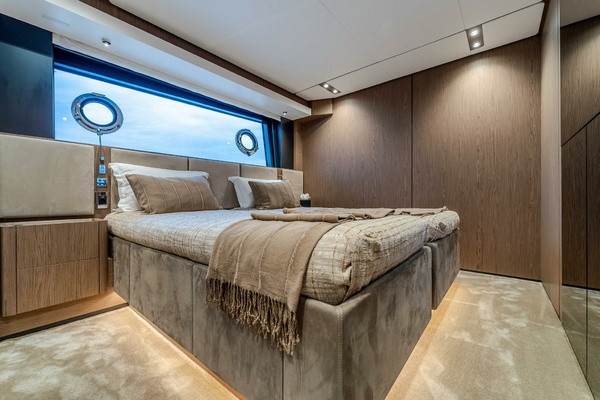 ISOTTA 98ft Ferretti Yachts Yacht For Sale