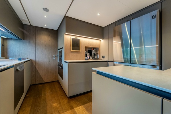 ISOTTA 98ft Ferretti Yachts Yacht For Sale