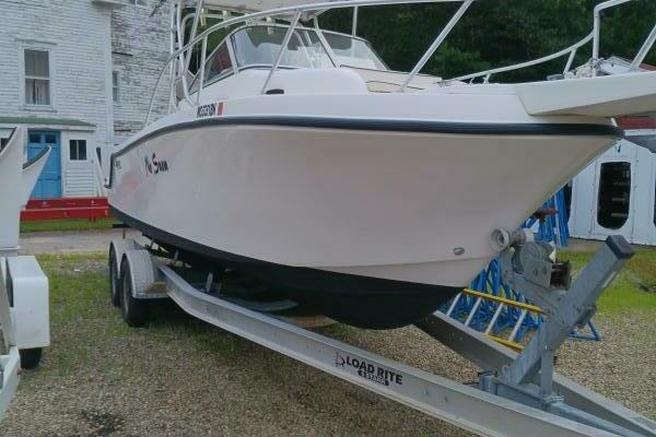 Photo of the 2003 Mako 252