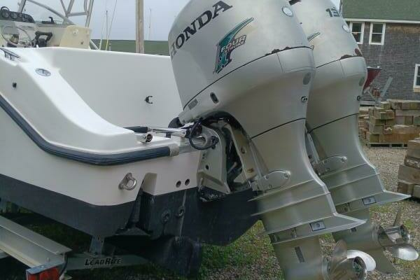 Photo of the 2003 Mako 252