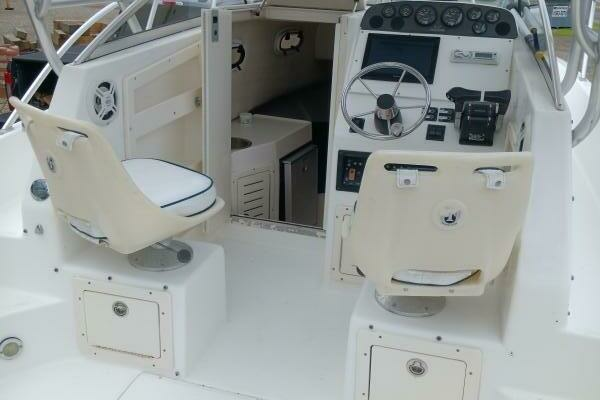 Photo of the 2003 Mako 252