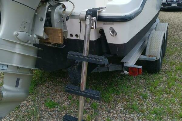 Photo of the 2003 Mako 252