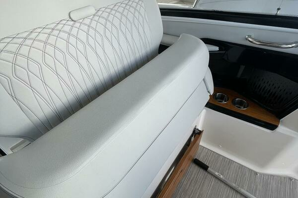 2022 Sea Ray 37