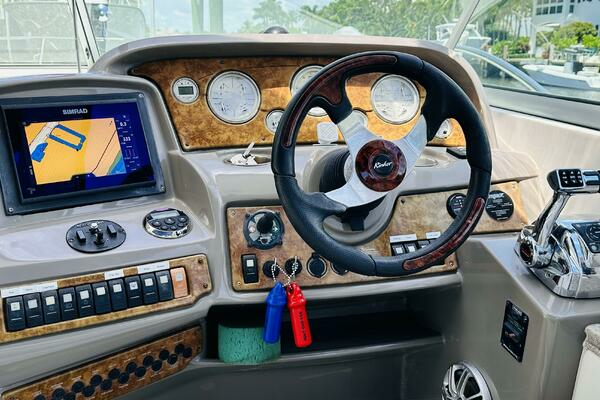 Photo of the 2007 Rinker 350 Express Cruiser