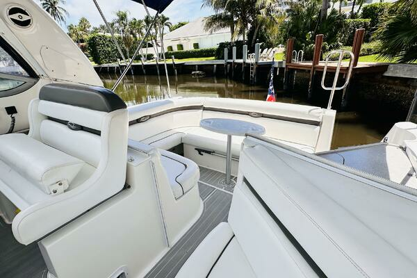 Photo of the 2007 Rinker 350 Express Cruiser