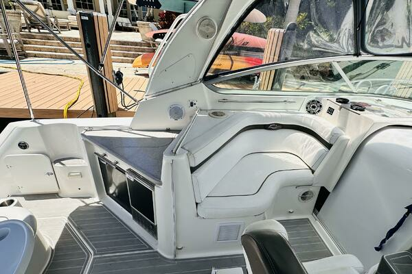Photo of the 2007 Rinker 350 Express Cruiser