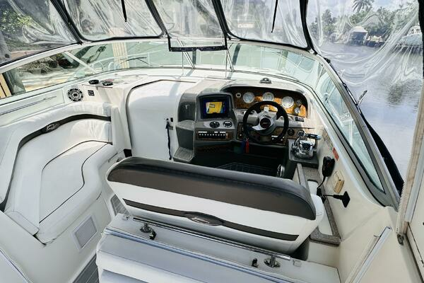 Photo of the 2007 Rinker 350 Express Cruiser