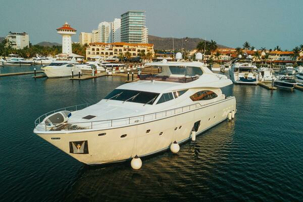 Photo of the 2007 Ferretti Yachts 881 "Los Esquinkles"