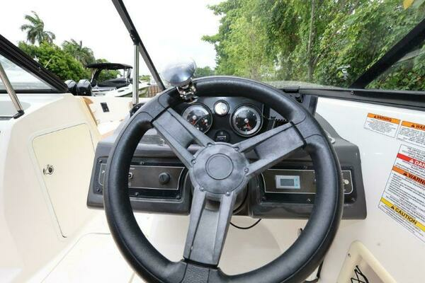 Photo of the 2019 Bayliner VR5 Bowrider OB