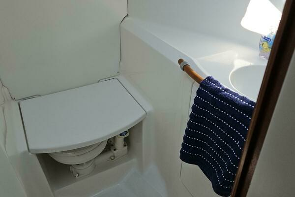 Photo of the 2002 Beneteau Limited Edition 411 "SYNERGY"