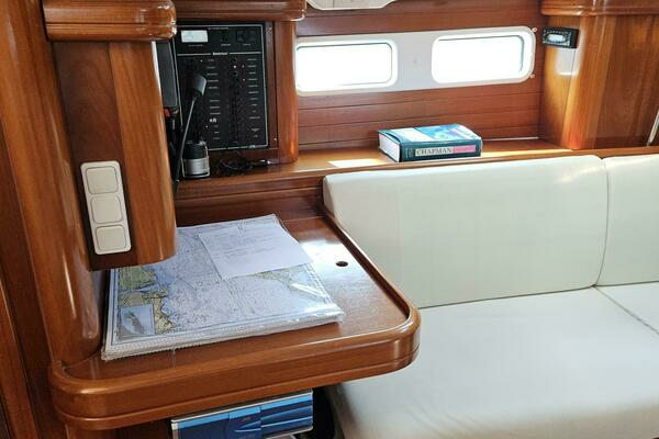 Photo of the 2002 Beneteau Limited Edition 411 "SYNERGY"