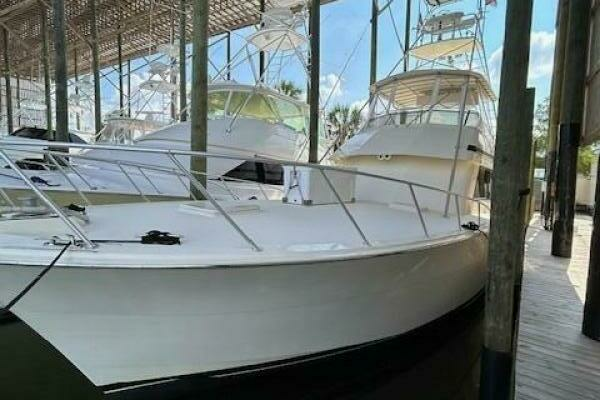 Hatteras 55 Convertible Yacht For Sale