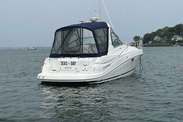 Photo of the 2008 Four Winns V338 "Seas the Day"