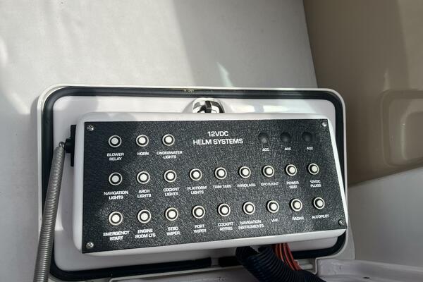 Seas the Day 35ft Four Winns Yacht For Sale