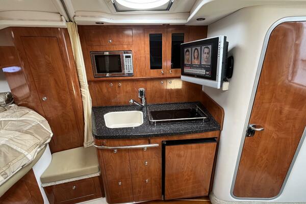 Seas the Day 35ft Four Winns Yacht For Sale