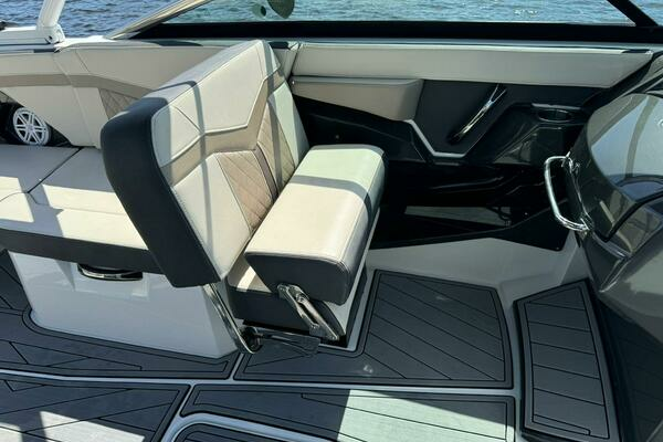 Photo of the 2022 Monterey 278 SS