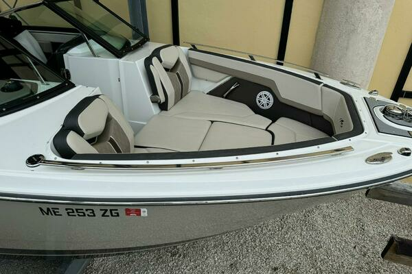 Photo of the 2022 Monterey 278 SS