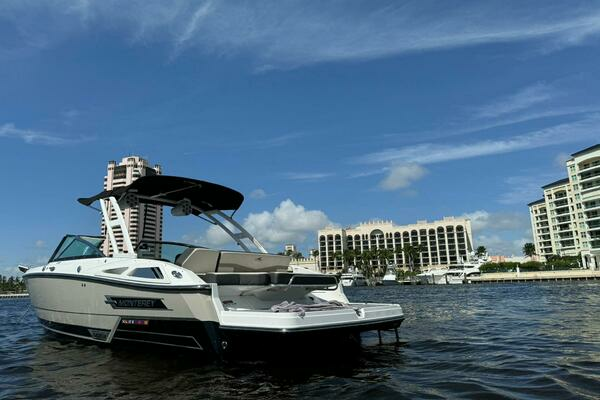 Photo of the 2022 Monterey 278 SS