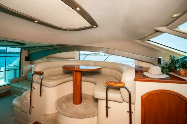 2006 Cruisers Yachts 47