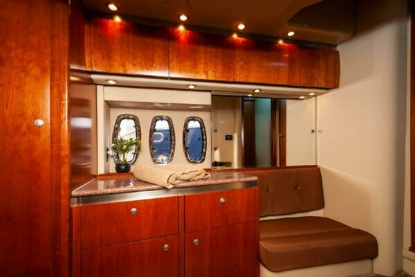 2006 Cruisers Yachts 47