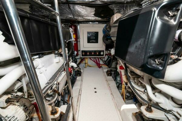 2006 Cruisers Yachts 47