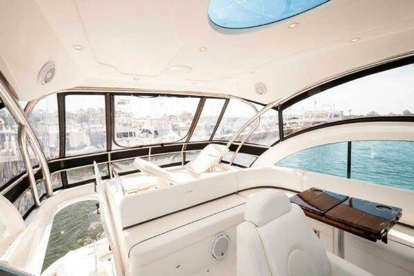 2006 Cruisers Yachts 47