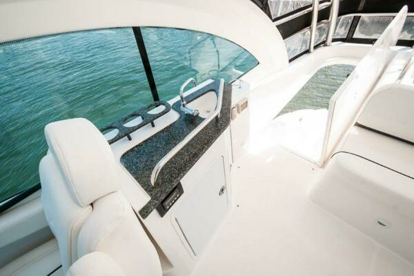2006 Cruisers Yachts 47