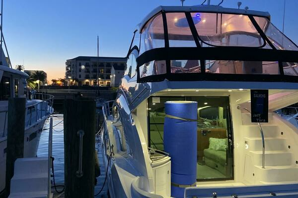 2006 Cruisers Yachts 47