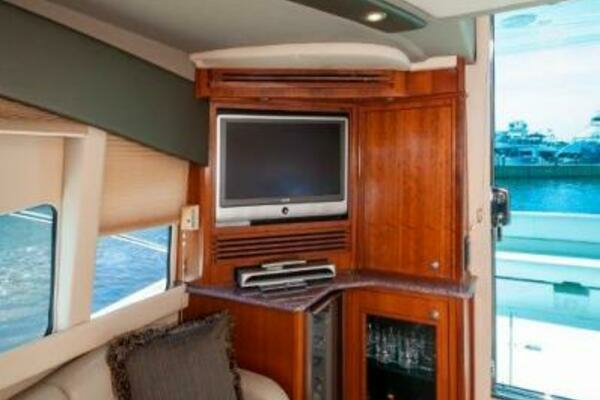 2006 Cruisers Yachts 47