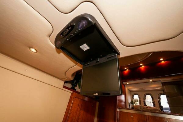 2006 Cruisers Yachts 47