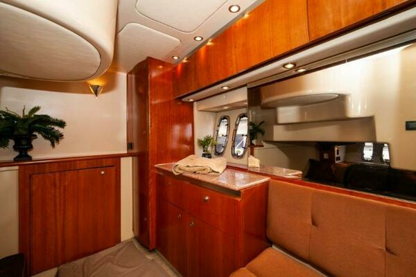 2006 Cruisers Yachts 47