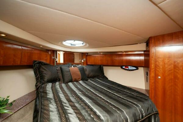 2006 Cruisers Yachts 47