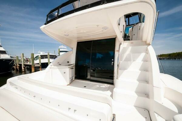 2006 Cruisers Yachts 47