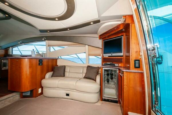 2006 Cruisers Yachts 47