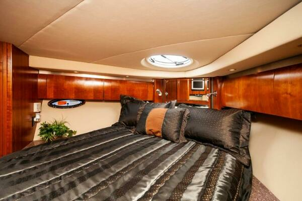 2006 Cruisers Yachts 47