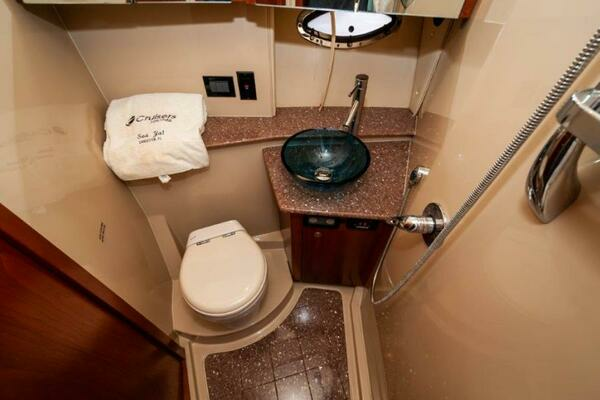 2006 Cruisers Yachts 47