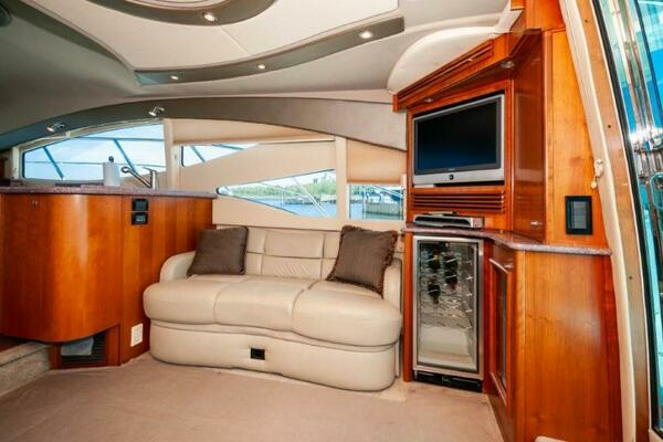 2006 Cruisers Yachts 47