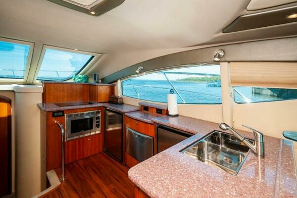 2006 Cruisers Yachts 47