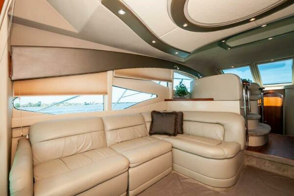 2006 Cruisers Yachts 47