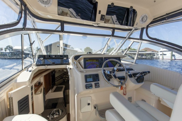 2009 33 Grady White 330 No Name Helm (4)