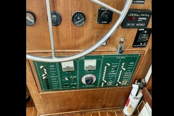 Back Porch 32ft Nimble Yacht For Sale