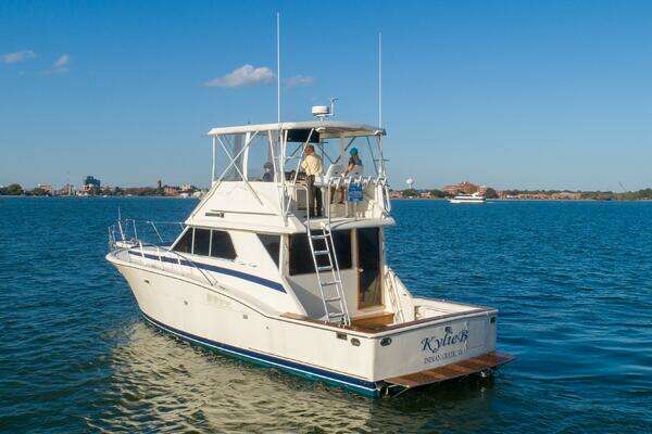Photo of the 1986 Chris-Craft Commander 422 "KylieB "